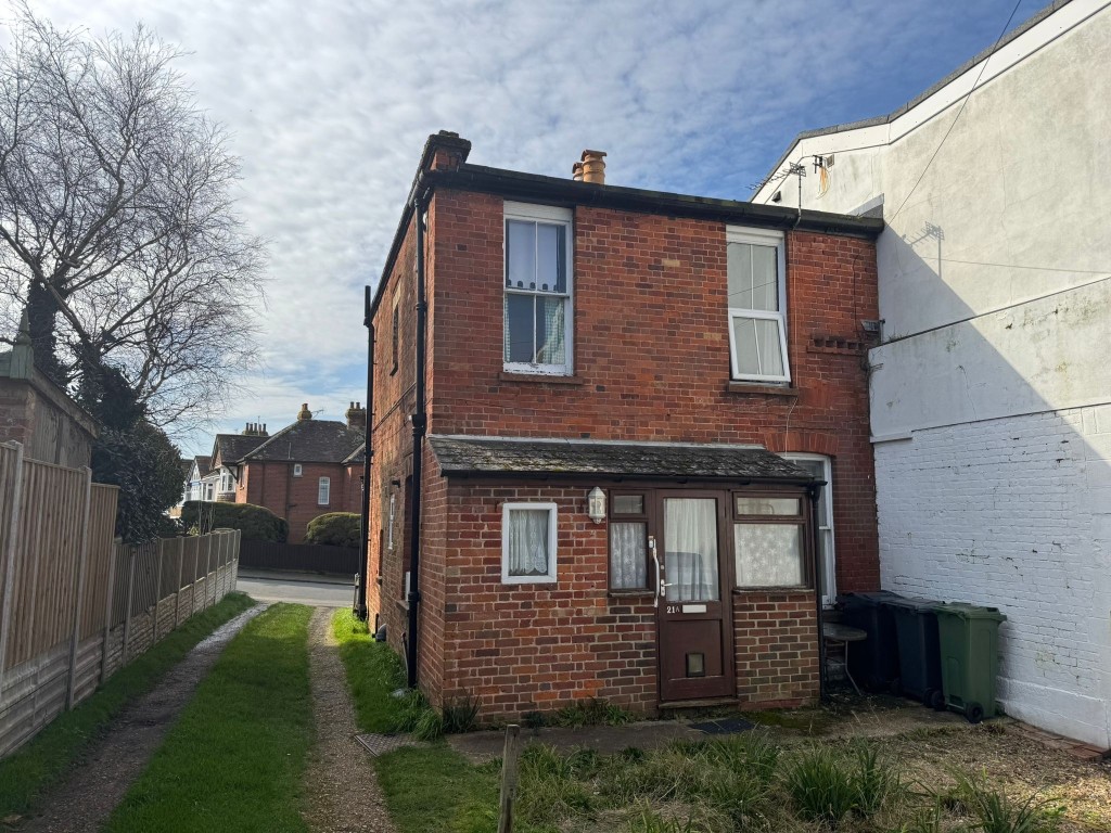Lot: 152 - PAIR OF FLATS FOR INVESTMENT - Freehold block from rear